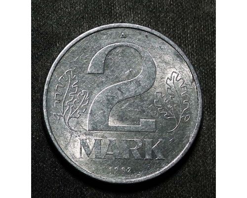 2 марки 1982 год А Германия ГДР Состояние VF